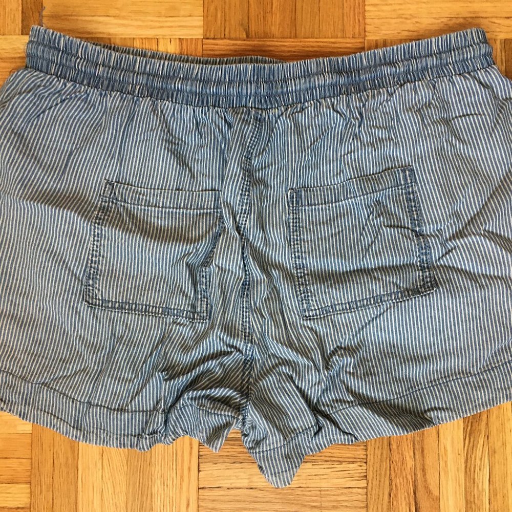 Universal Thread Drawstring Shorts - Picture 2 of 3